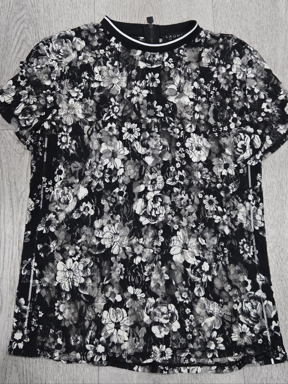 Laundry by Shelli Segal Floral Lace Mesh Top Black White Contrast Trim Size S